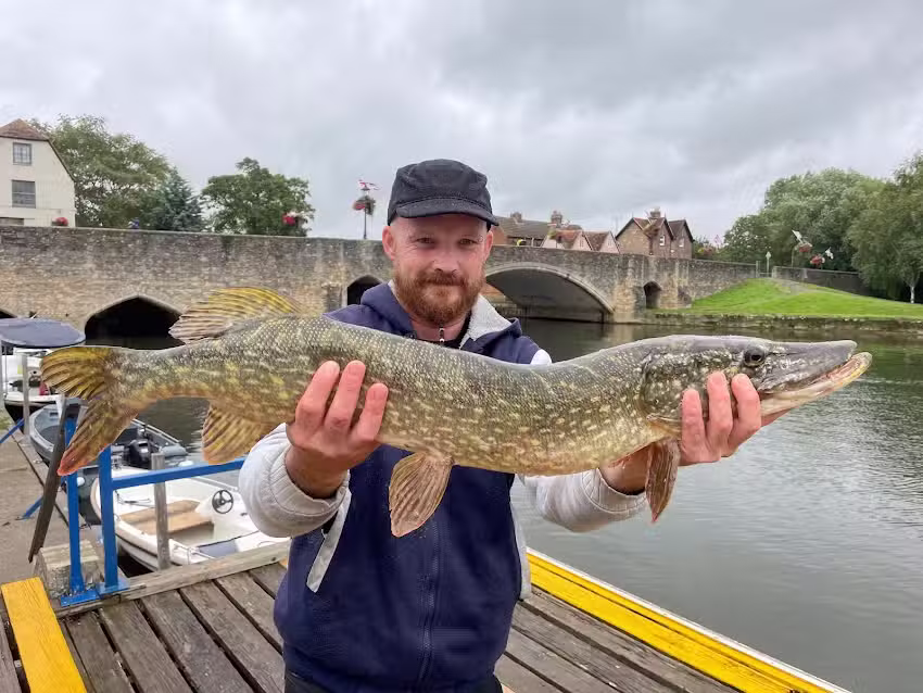 ANGLING &ndash; FISHING TACKLE SHOP AV BOATS